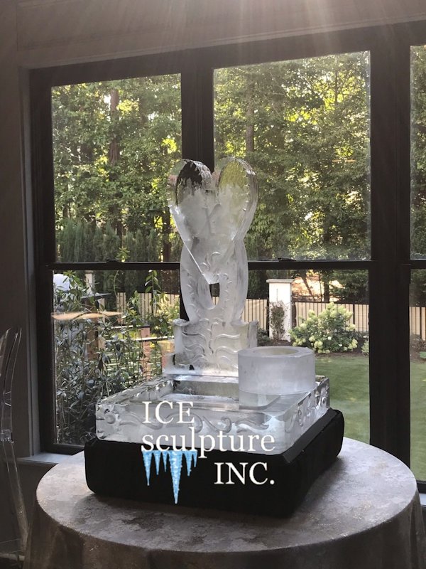 https://www.icesculptureinc.com/food-beverage-gallery/slides/25in%20Tray%20-%203D%20Heart.jpg