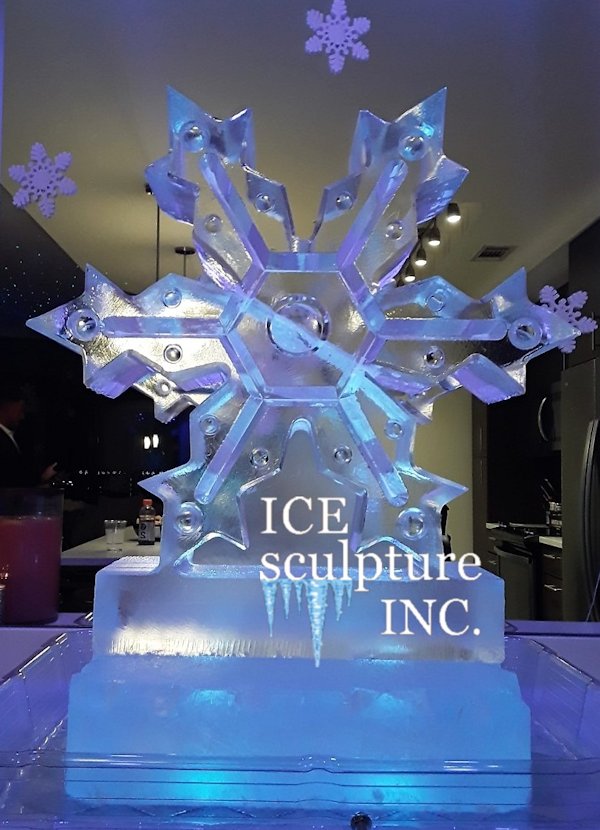 https://www.icesculptureinc.com/holiday-gallery/slides/9%20-%203D%20Snowflake%20Luge.jpg