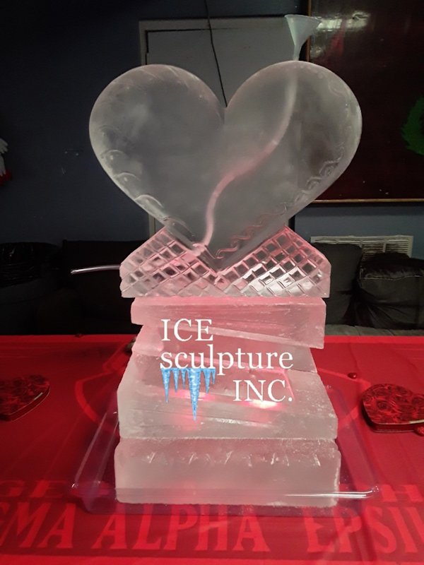 https://www.icesculptureinc.com/holiday-gallery/slides/heart%20tube%20luge%20valentines%20day.jpg